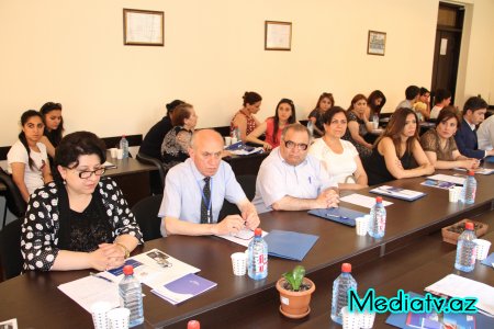 AQRAR UNİVERSİTETİNDƏ AVRO-ATLANTİK MƏLUMAT MƏRKƏZİ DƏYİRMİ MASA KEÇİRİB - FOTOLAR