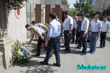 Nərimanov rayon gəncləri Türkiyədə baş verən terror hadisəsi qurbanlarının xatirəsini yad ediblər - FOTOLAR