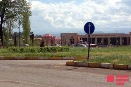Masallıda Bayraq meydanında bayrağın dirəyi aşıb – FOTO