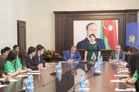 IV İslam Həmrəyliyi Oyunlarında iştirak edəcək Nərimanov rayonunun könüllülərinin bir qrupu ilə görüş keçirilib.