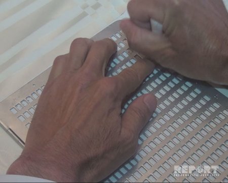 Azərbaycanda gözləri görməyən müəllim 12 min həmkarını geridə qoydu – FOTO