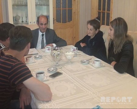 Azərbaycanda gözləri görməyən müəllim 12 min həmkarını geridə qoydu – FOTO