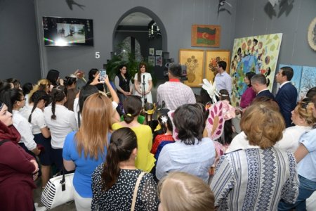 Nəsimi rayonu 44 nömrəli tam orta məktəbin şagirdlərinin “Tullantıdan incəsənətə” adlı sərgisi açılıb